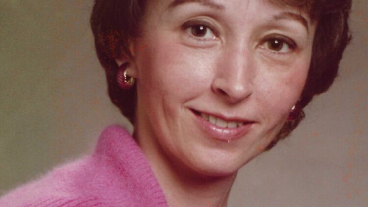 Donna L. (Hollingsworth) DeCicco