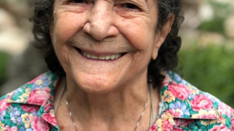 Beatriz Santiago, 98