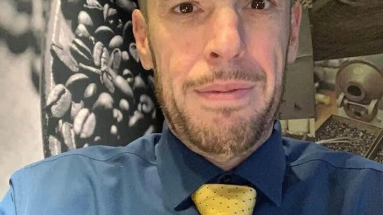 Richard Thomas, 46